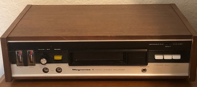 Magnavox IX8870 Player/Recorder Front